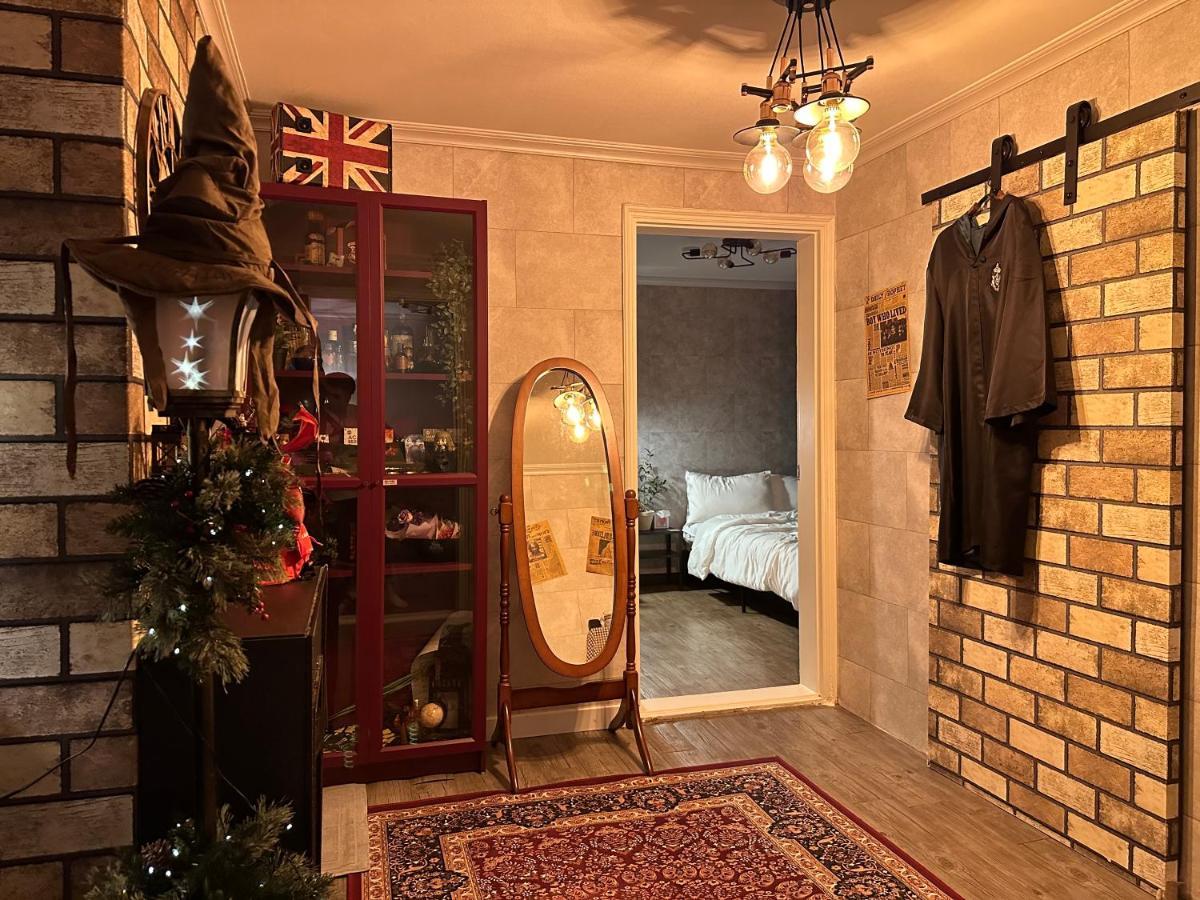 Wizard House In Apartment *